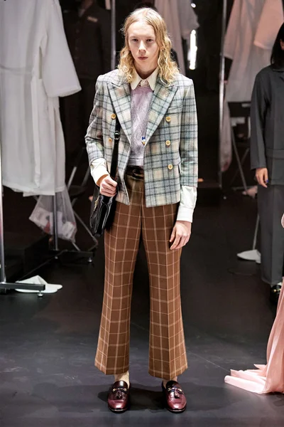 Look 28